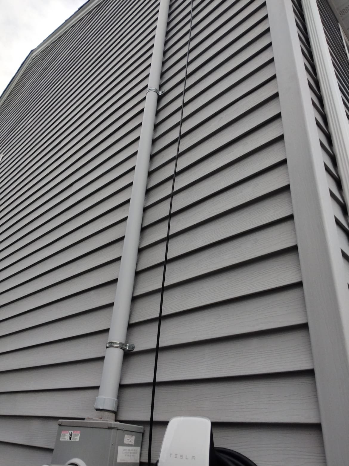 Service Professionals ensure reliable and neatly installed EV charging solutions right at your doorstep, making green energy more accessible.