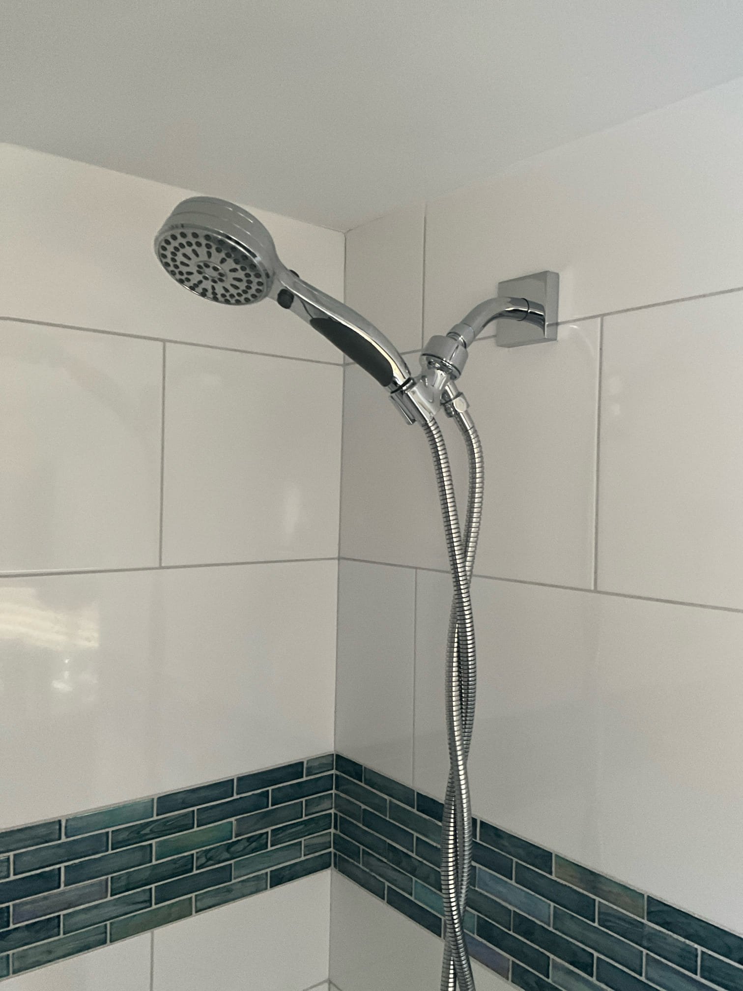 Upgrade your shower experience with Akian Plumbing, Heating, Cooling & Electric, where modern designs meet exceptional craftsmanship.