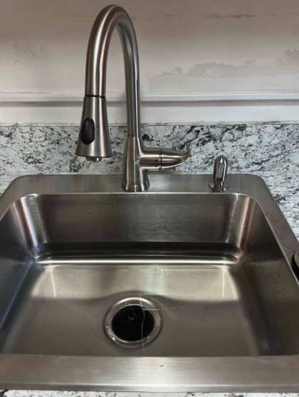 Reliable, clean installations that last, Hope Plumbing replaced this modern pull-down faucet and left the sink looking pristine.