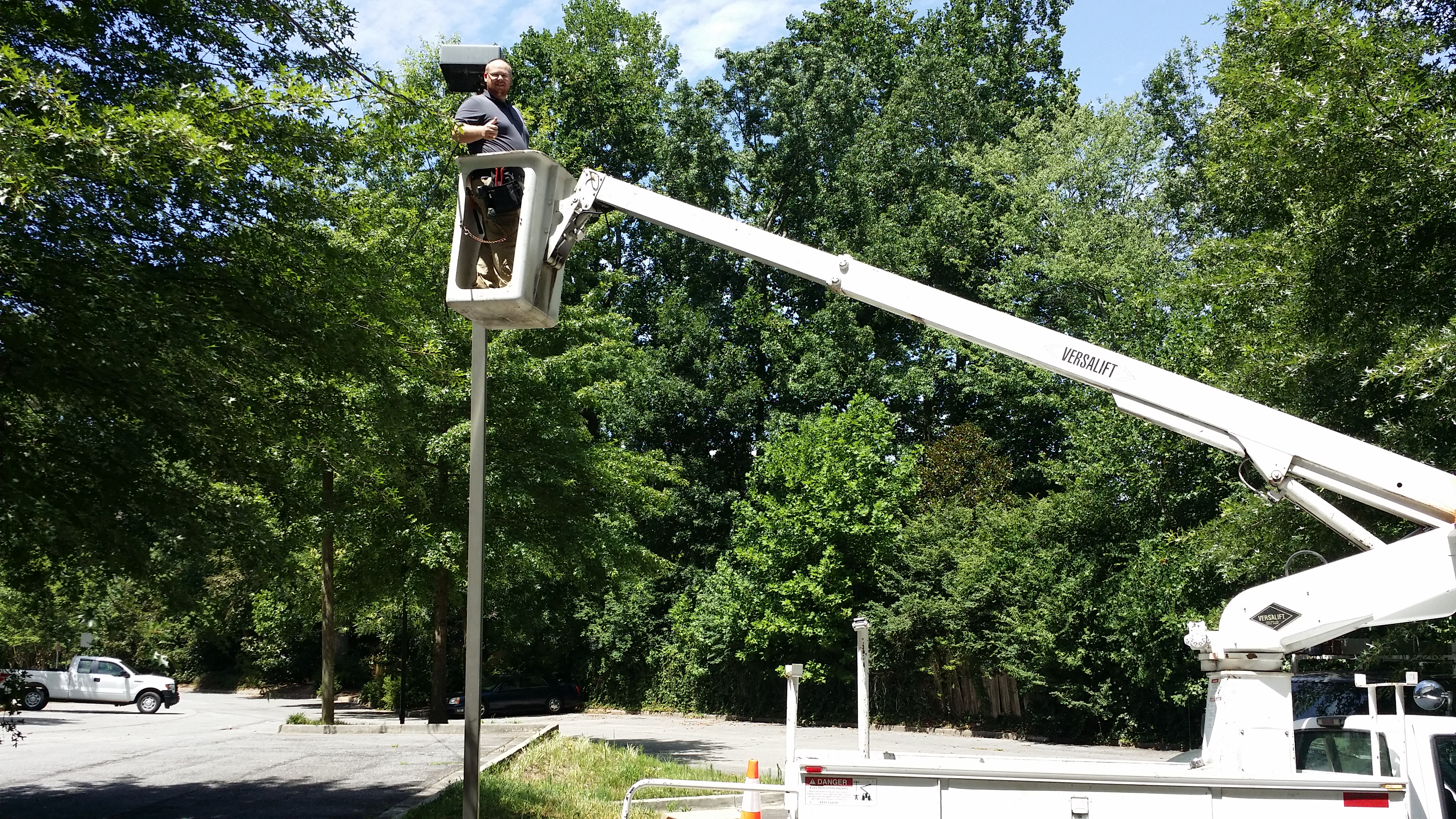 Aardvark Electric, Inc: Skilled professionals ensuring electrical safety and reliability, rain or shine.