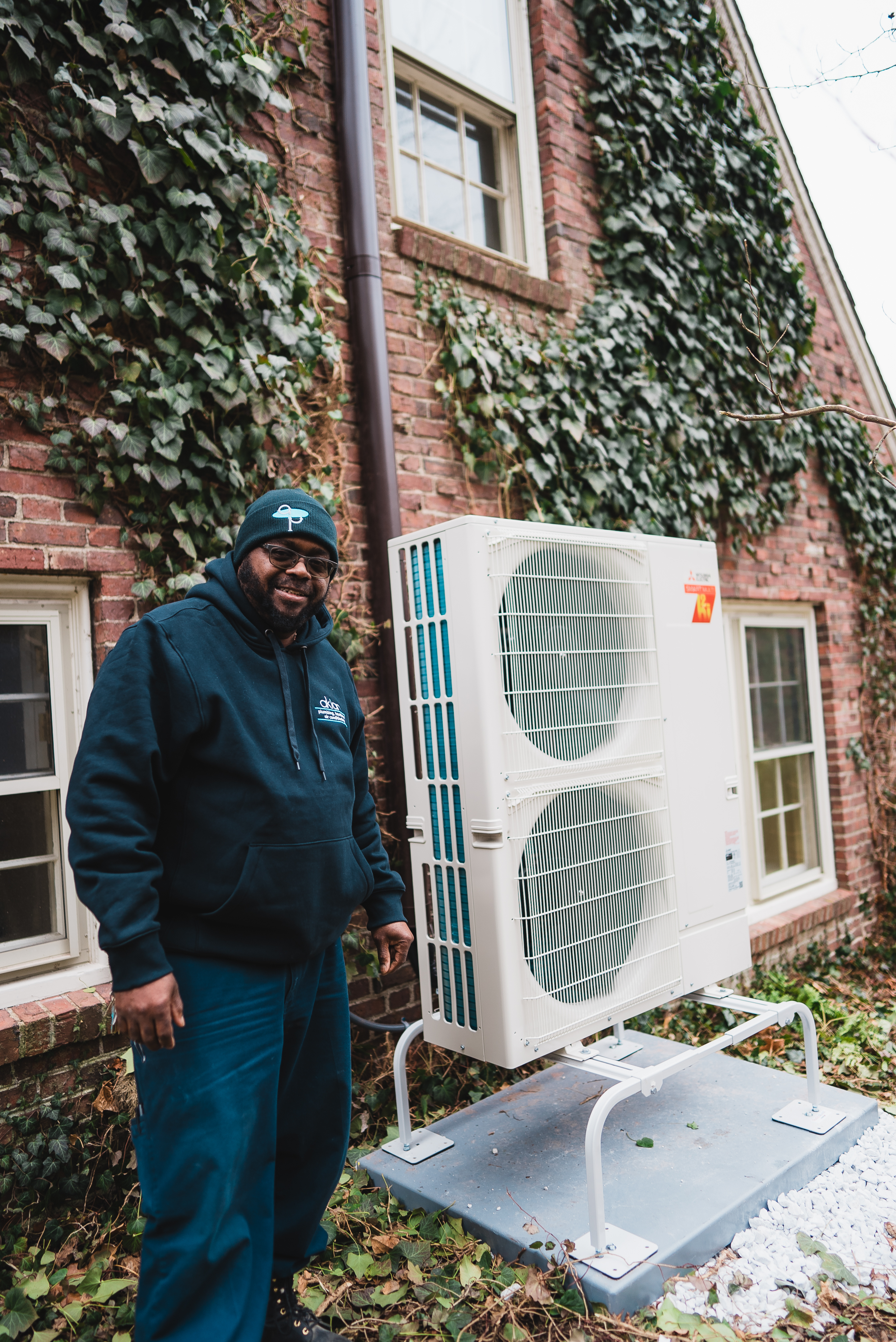 Experience top-notch HVAC installations with Akian Plumbing, Heating & Air Conditioning, ensuring comfort and quality every time.