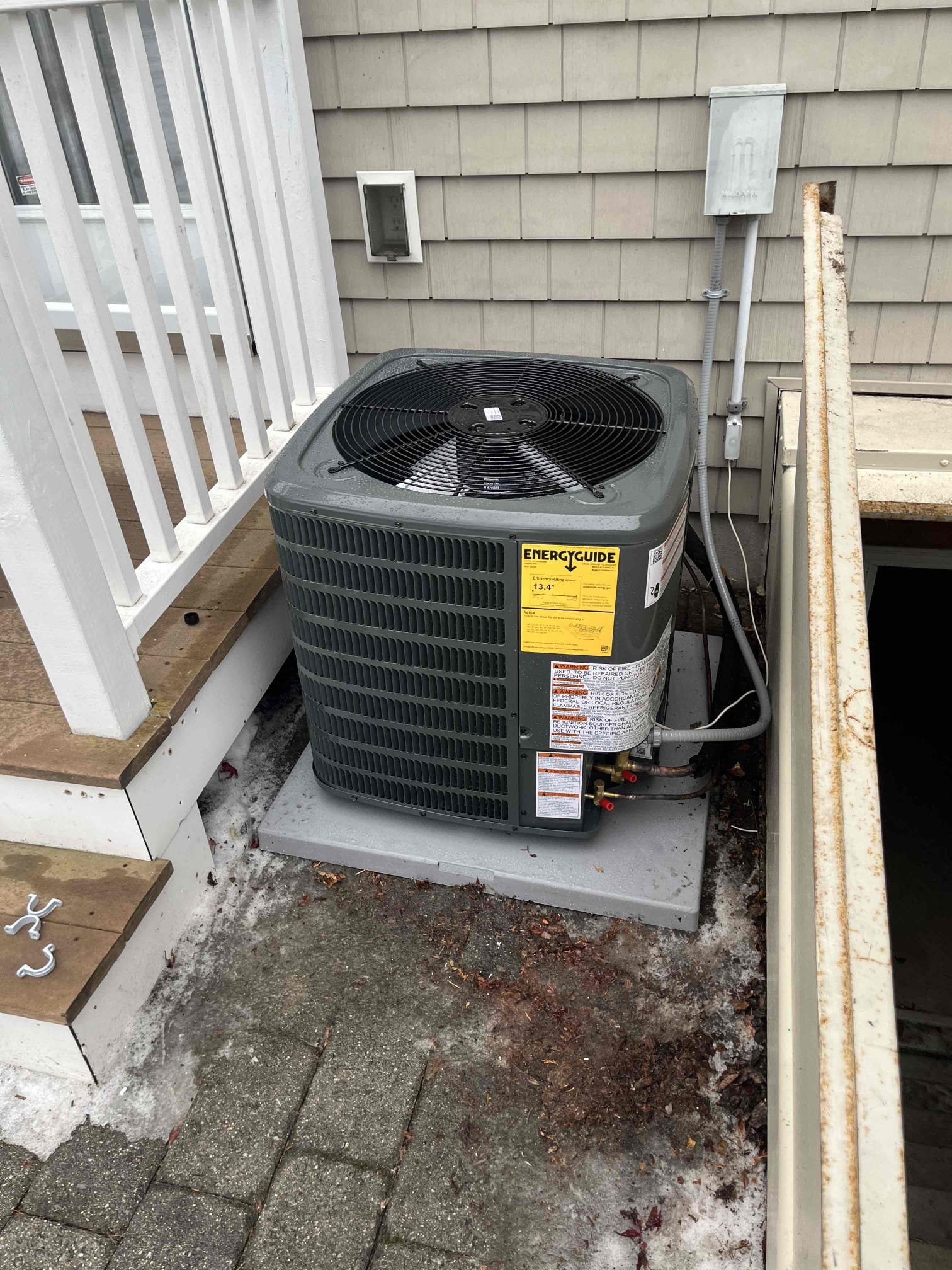 Enhance your home comfort with Akian Plumbing, Heating, Cooling & Electric's expertly installed HVAC solutions.