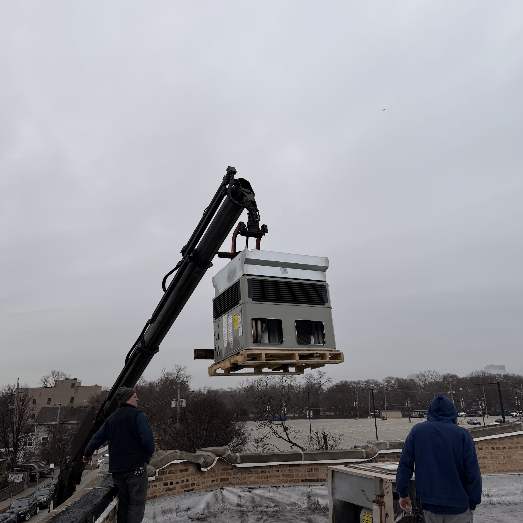 Oasis Heating and Cooling demonstrates careful rooftop installation and reliable lifting procedures to ensure durable, professional HVAC service.