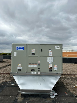 Reliable rooftop installation showcasing craftsmanship and safety from AccuTemp Heating & Air Conditioning for your commercial comfort needs.