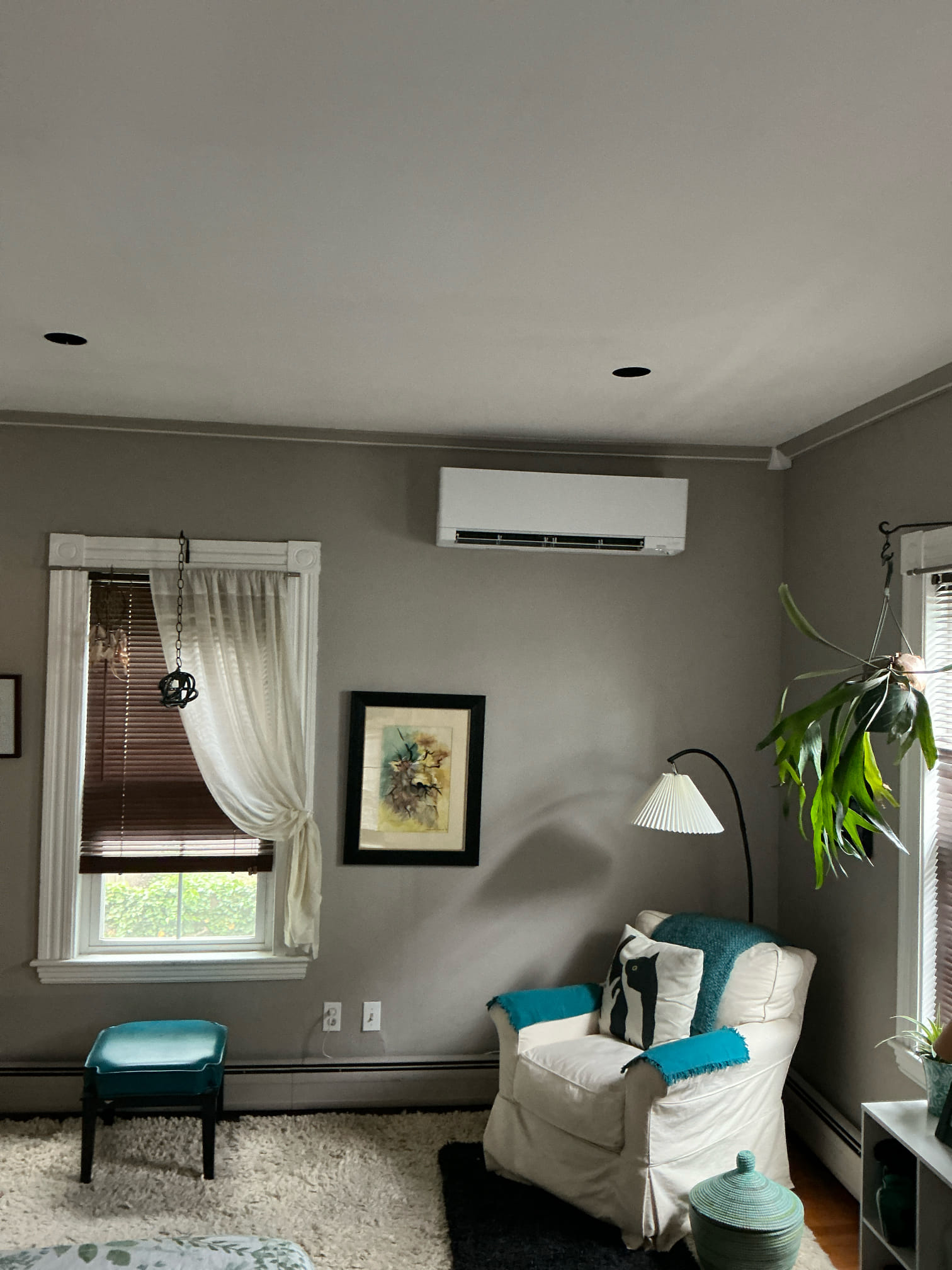 Comfort and clean installation matter, Akian Plumbing, Heating, Cooling & Electric delivers a discreet ductless mini-split setup that blends into your home.