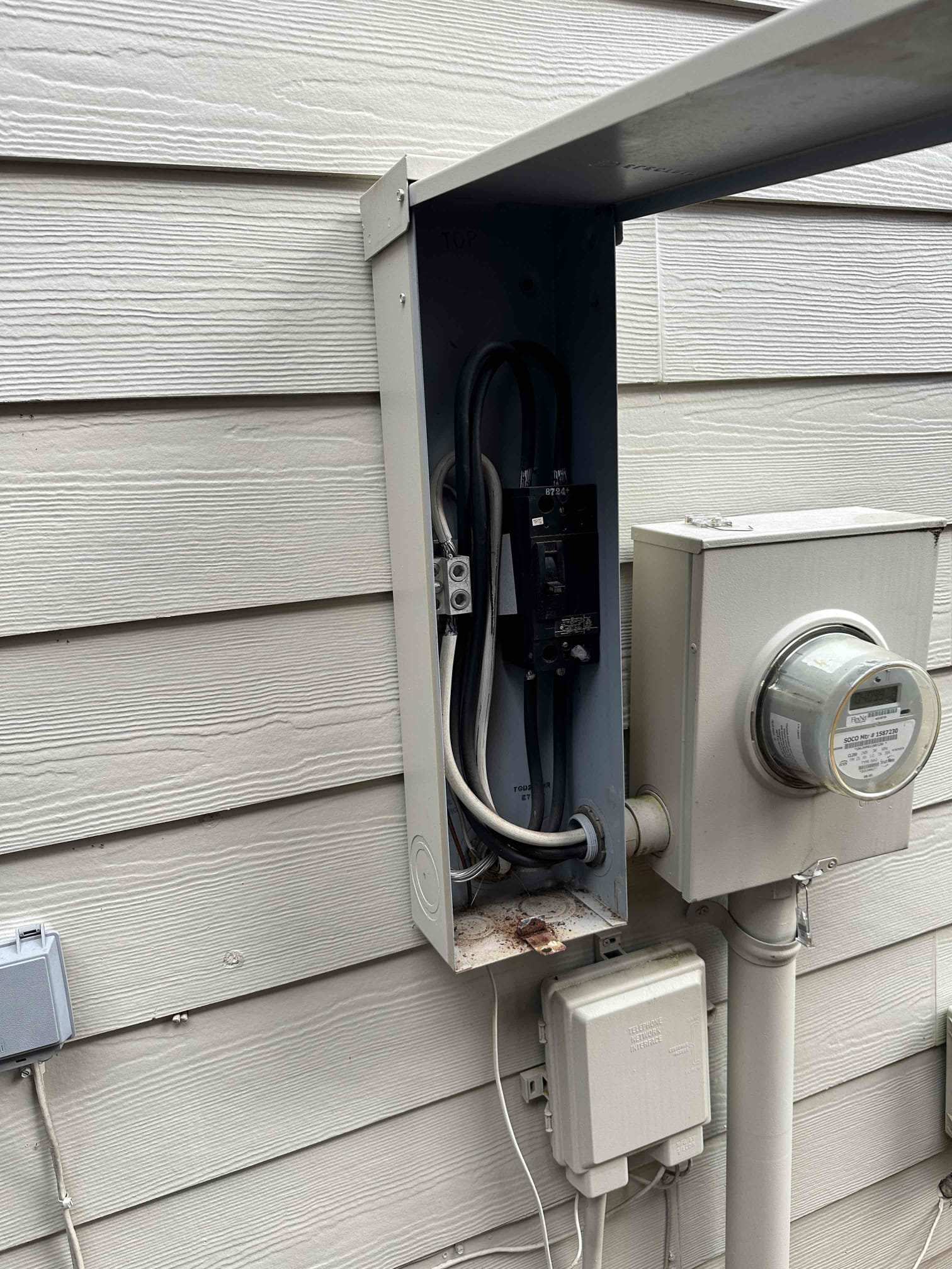 Enhance your home's electrical efficiency with Aardvark Electric, Inc., your trusted partner for expert electrical panel upgrades.