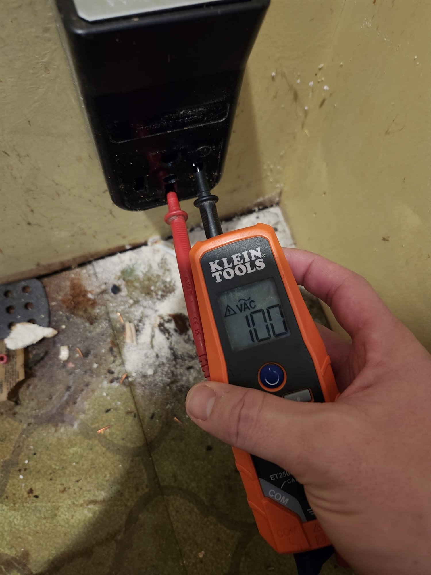 Ensure your home's electrical safety with Service Professionals' trusted expertise.