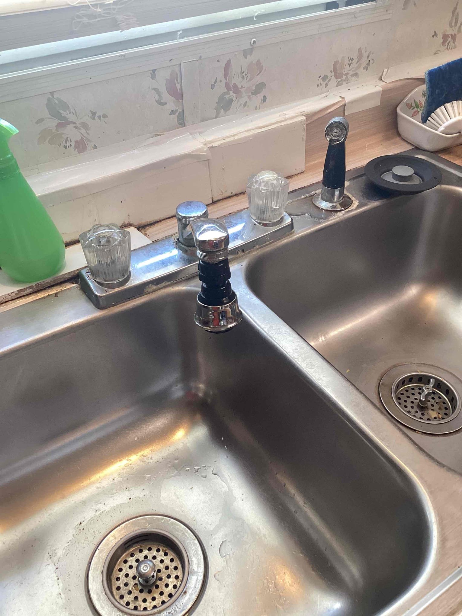 Experience top-notch plumbing services with Summers Plumbing Heating & Cooling for all your kitchen needs.