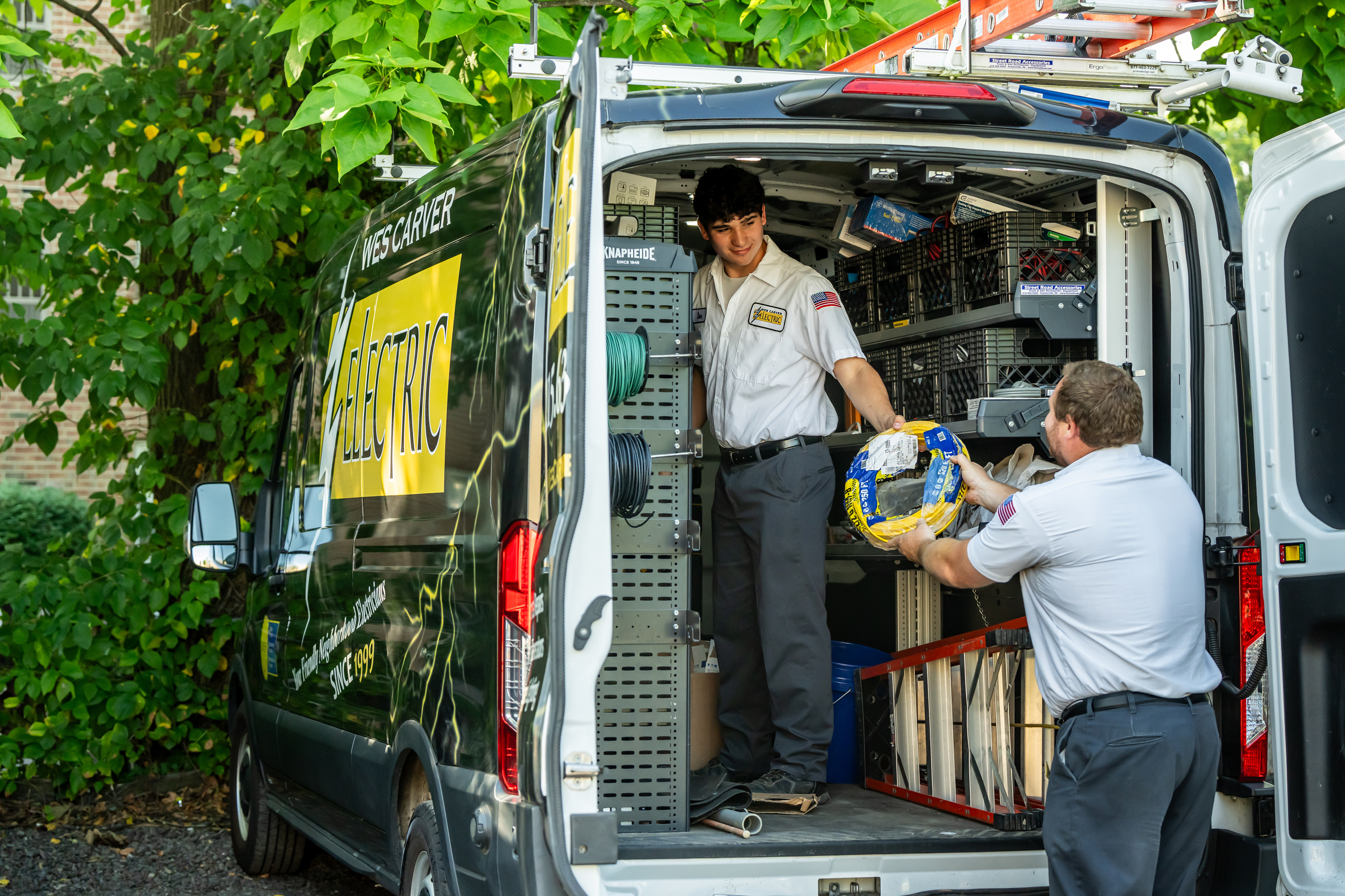 Wes Carver Electric: Reliable, professional service at your doorstep. Lighting your way since 1999!