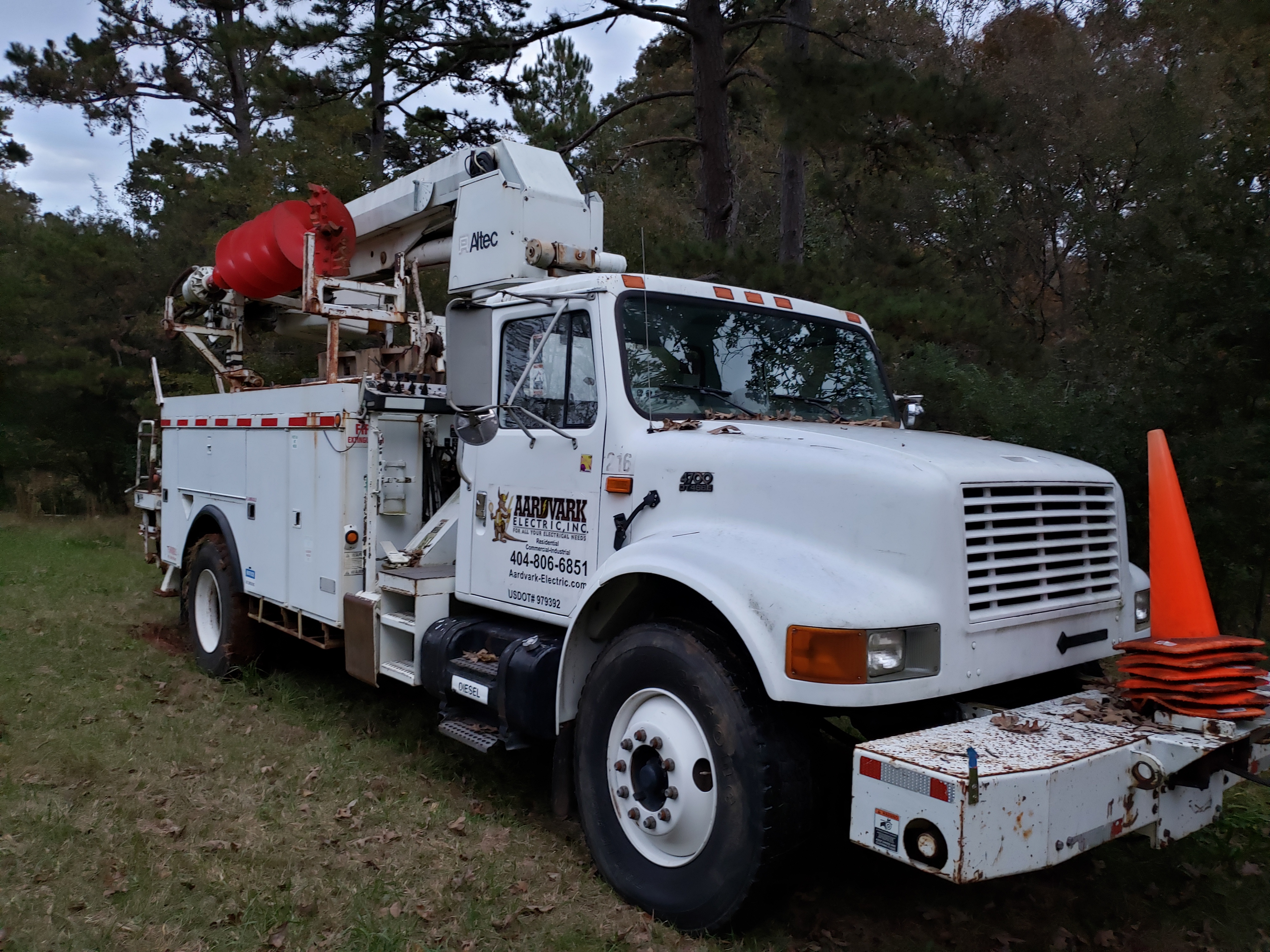 Aardvark Electric, Inc. – Ready to power your projects with safety and professionalism.