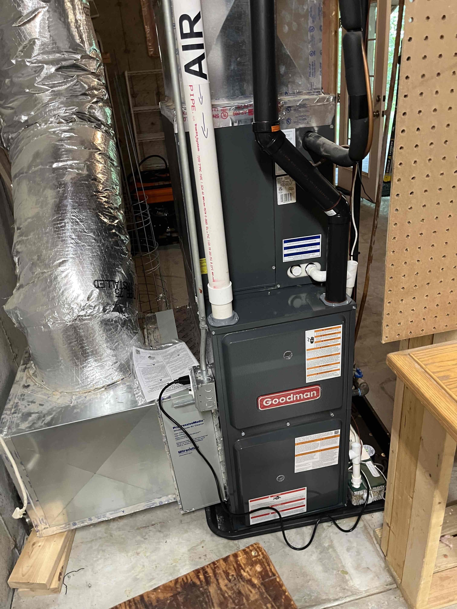Clean, well-installed HVAC equipment shows Akian Plumbing, Heating, Cooling & Electric’s commitment to efficient, careful workmanship.