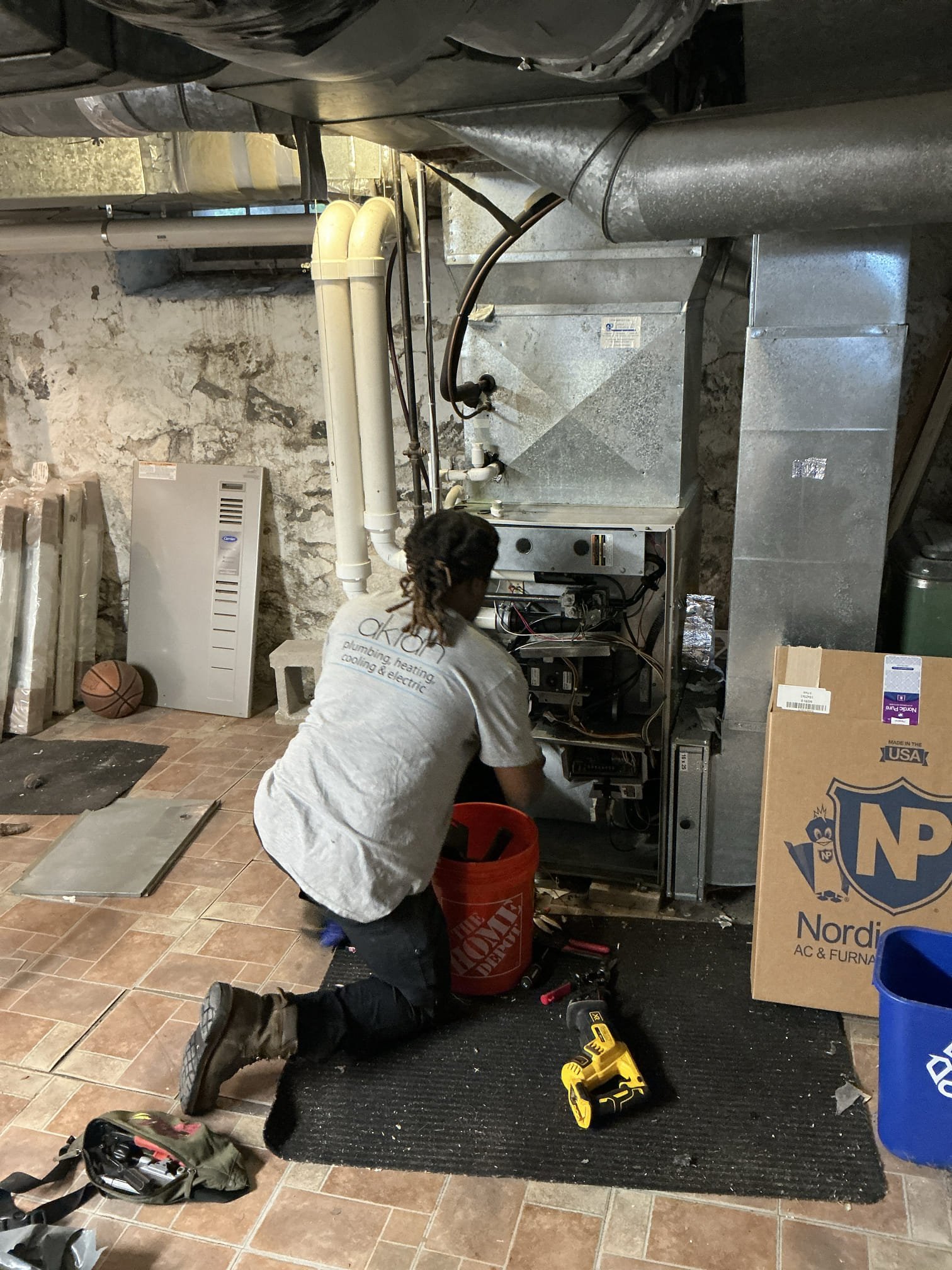 Akian Plumbing, Heating, Cooling & Electric shows dependable furnace service and careful maintenance to keep your home comfortable and safe.