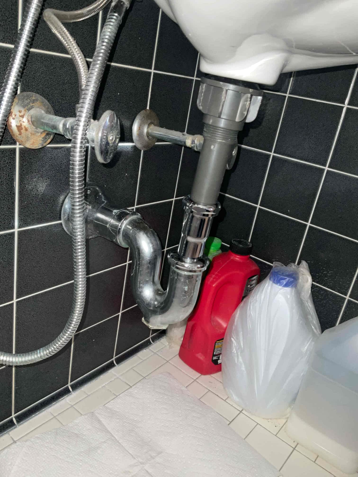 Trust Akian Plumbing, Heating, Cooling & Electric for expert plumbing solutions, ensuring your fixtures are always in top condition.