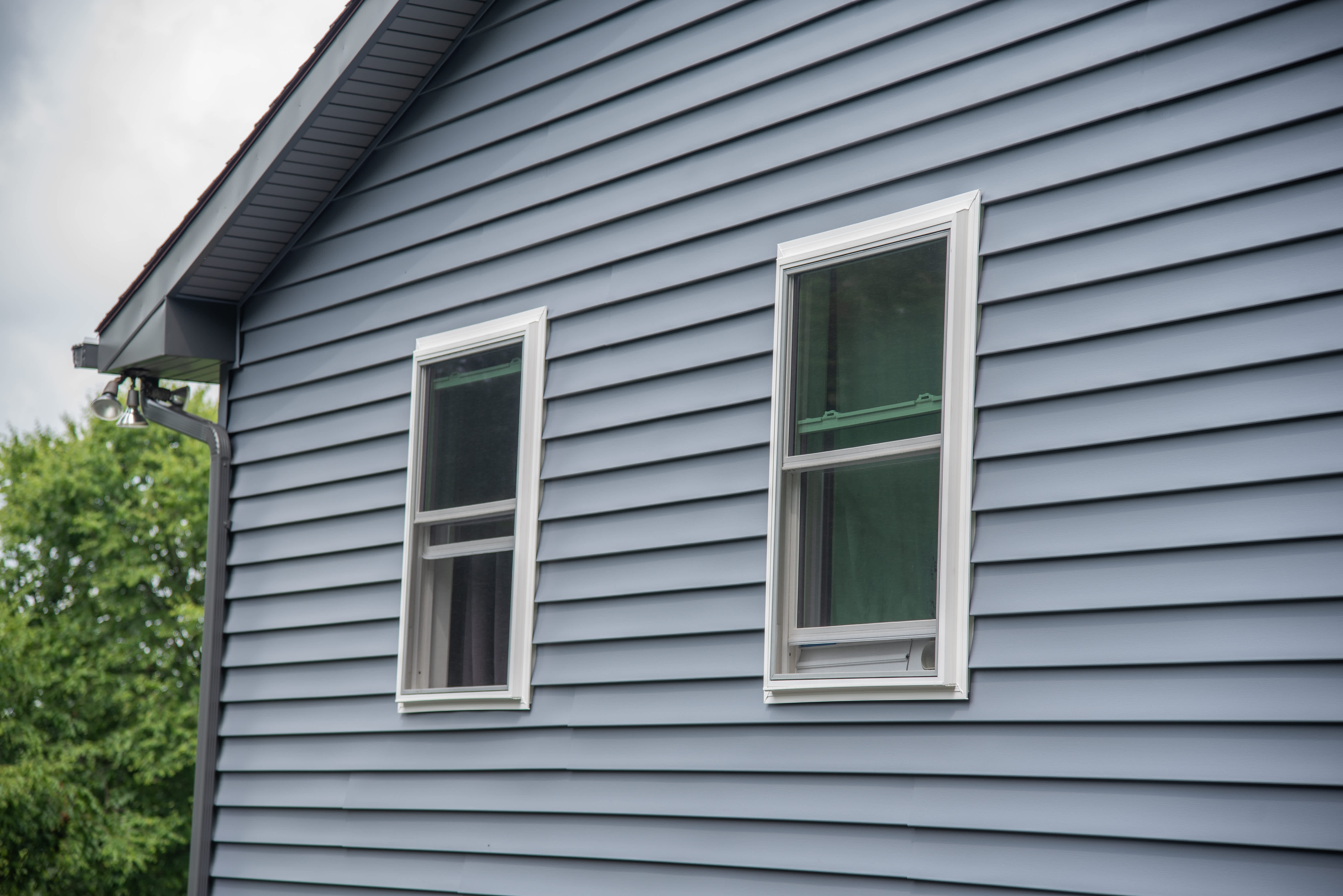 Enhance your home's exterior with Mast Roofing & Construction's top-quality siding and window installation services.