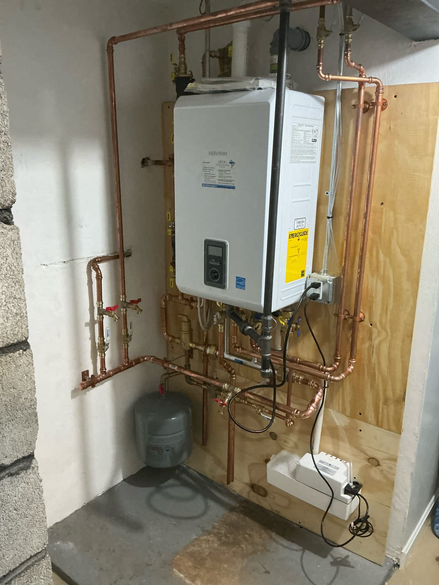 Experience top-notch heating system installations with Akian Plumbing, Heating, Cooling & Electric, where quality and professionalism meet efficiency.