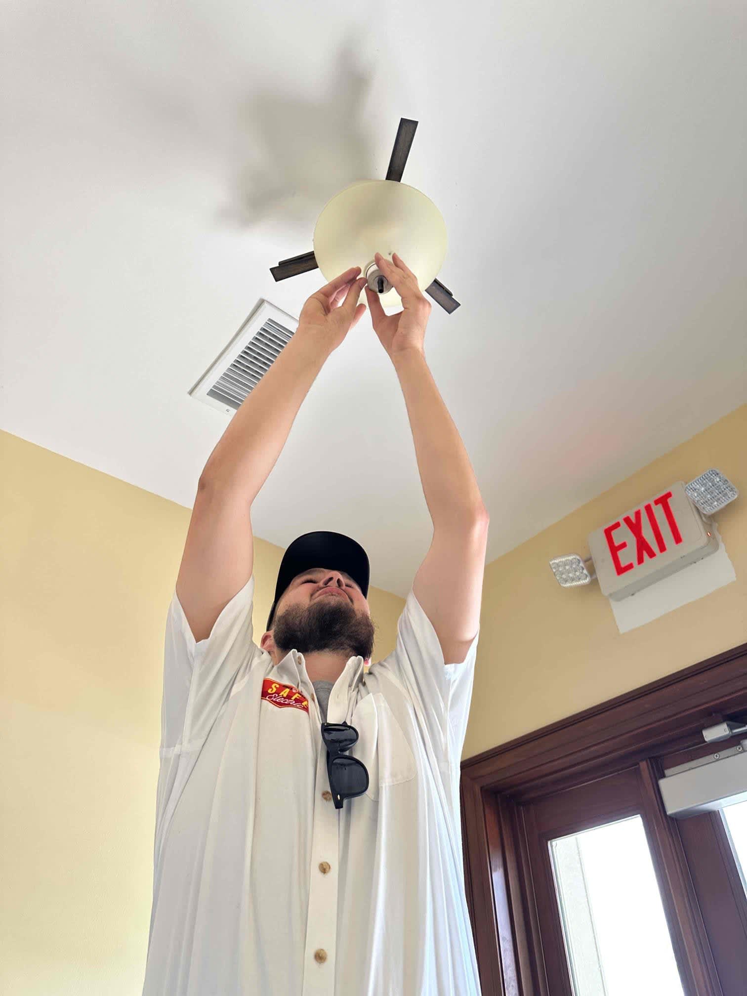 Safe Electric and Plumbing: Expertise in every touch, ensuring quality and professionalism for your indoor environments.