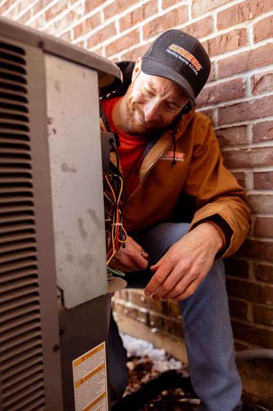 Trust Summers Plumbing Heating & Cooling for all your outdoor HVAC needs, where professionalism meets expertise.