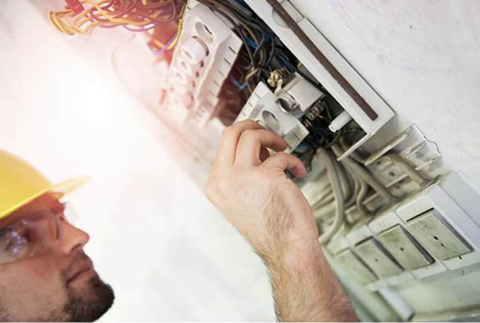 Experience top-notch electrical service with Luminous Electric, where safety and professionalism are always in charge.