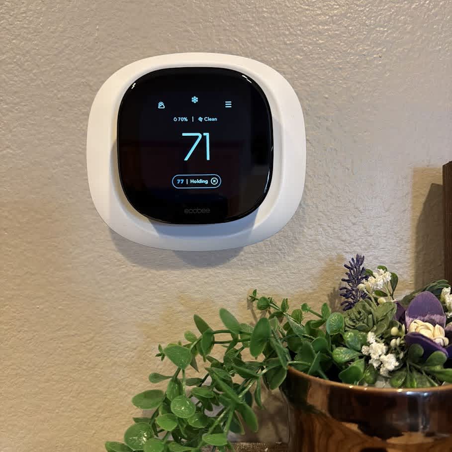 Experience ultimate comfort and control with Belle Air's expertly installed smart thermostats, perfect for enhancing your home's energy efficiency.