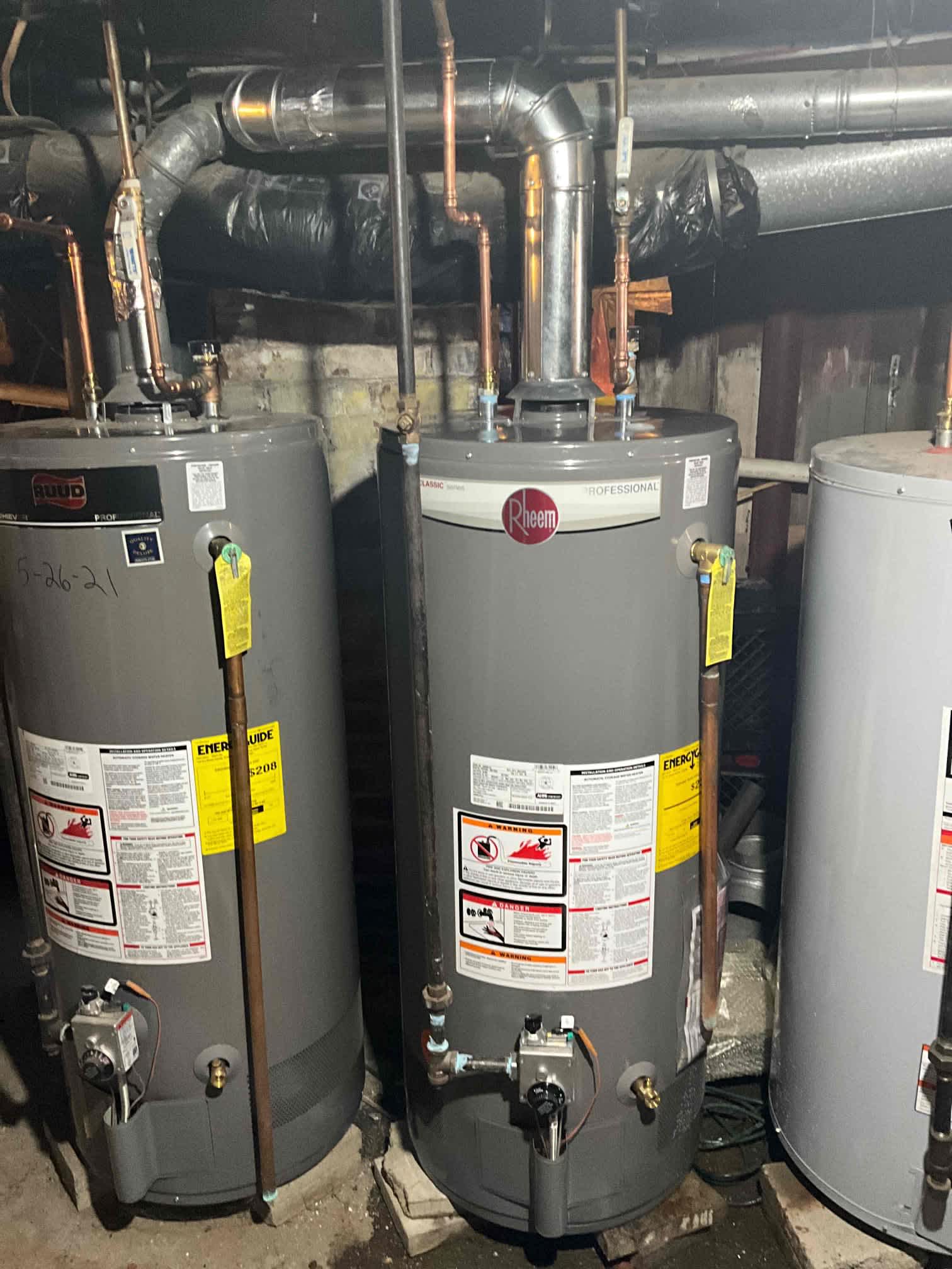 For reliable and professional water heater installation, trust Akian Plumbing, Heating, Cooling & Electric to keep your home's hot water flowing smoothly.