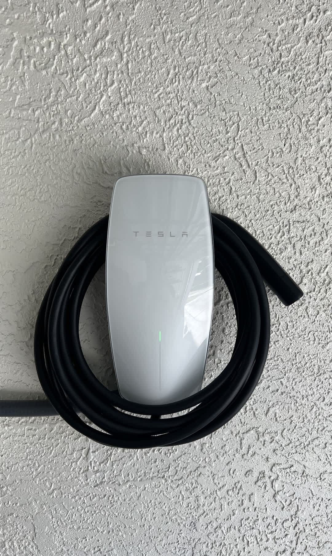 Luminous Electric seamlessly integrates advanced EV charging solutions with precision and style, ensuring your energy future is bright.