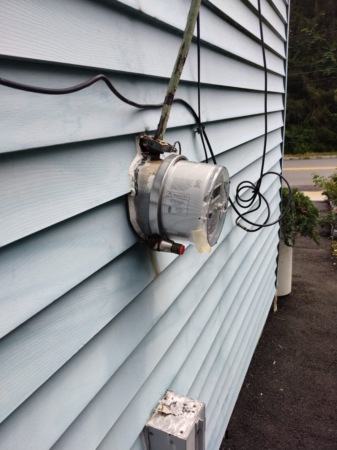 Service Professionals are committed to improving and upgrading essential electrical components, ensuring safety and reliability for your home.