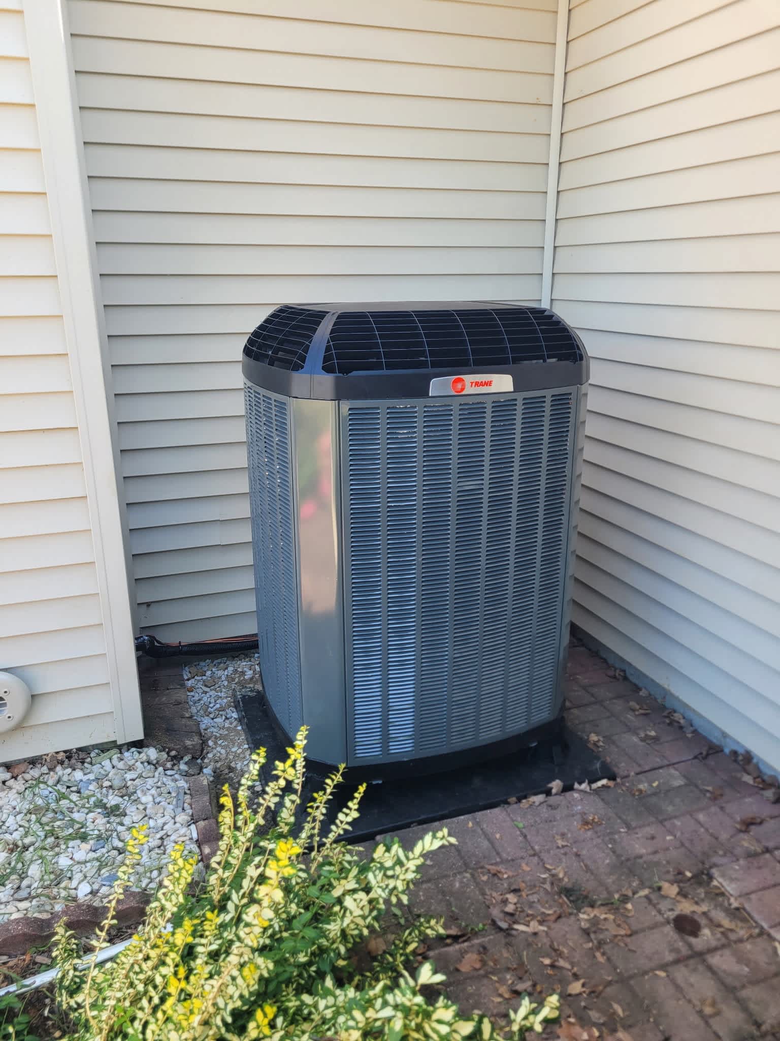 Experience efficient air conditioning with Lanz Plumbing, Heating & Cooling, Inc. for ultimate comfort.