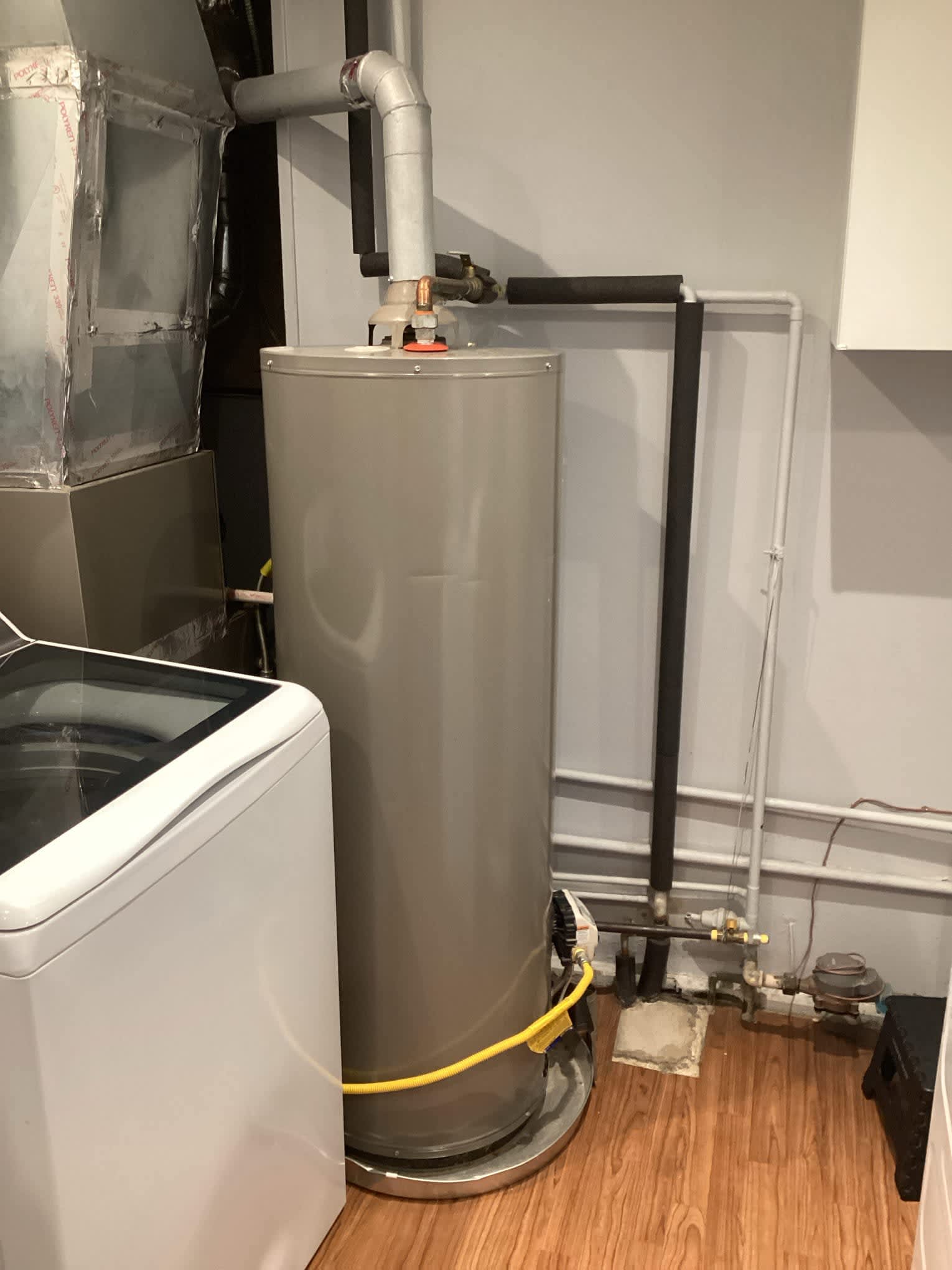 Ensure seamless water heater solutions with Summers Plumbing Heating & Cooling, where professionalism meets quality.