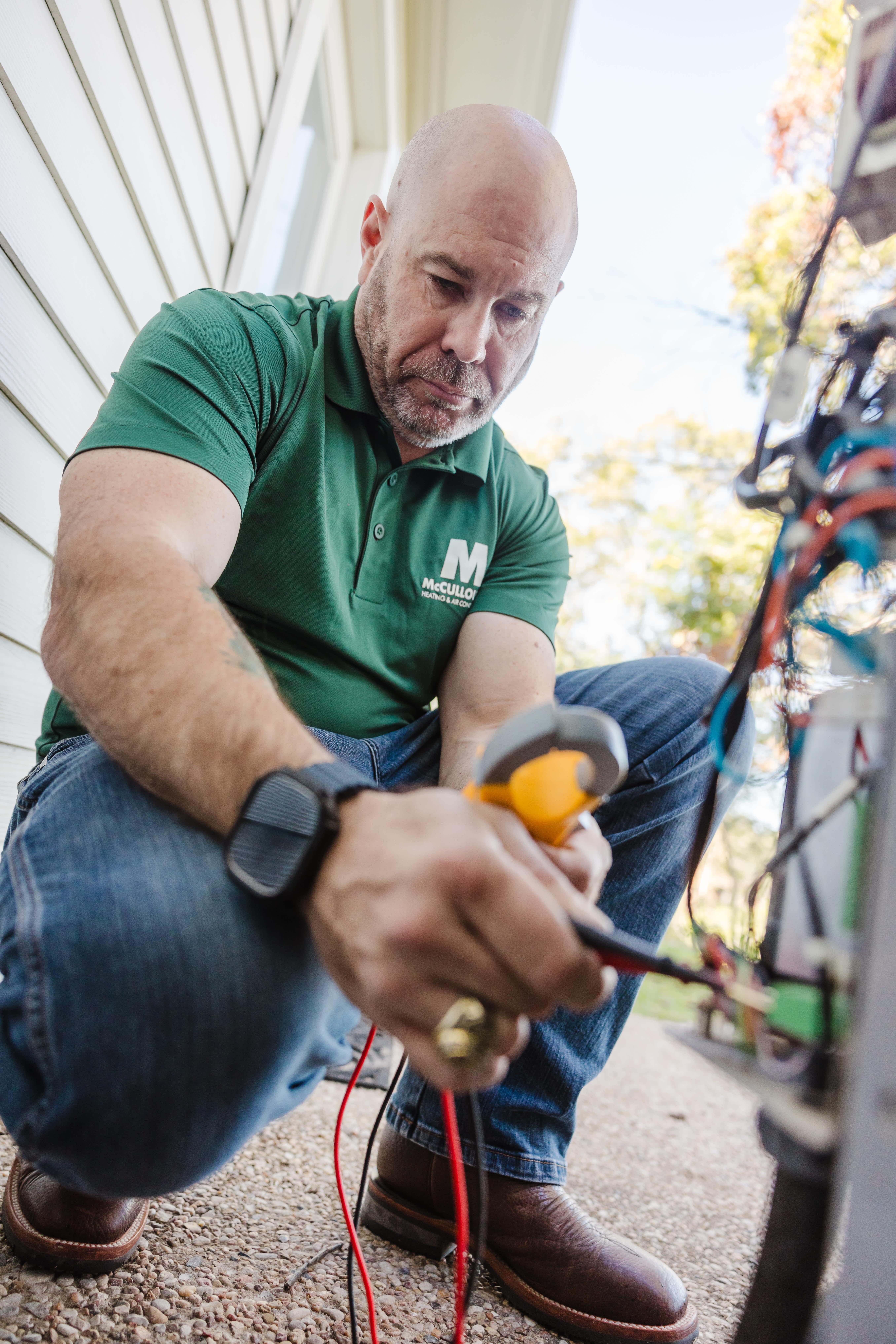 Experience top-tier HVAC service with the expert technicians at McCullough Heating & Air Conditioning.