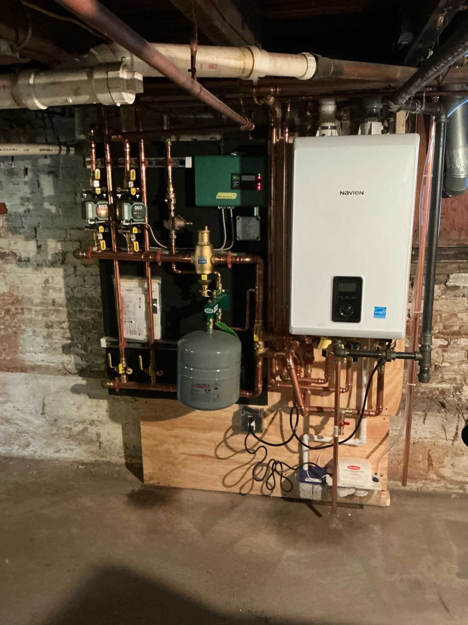 Ensure your home's heating and plumbing systems are top-notch with Akian Plumbing, Heating, Cooling & Electric's expert solutions.