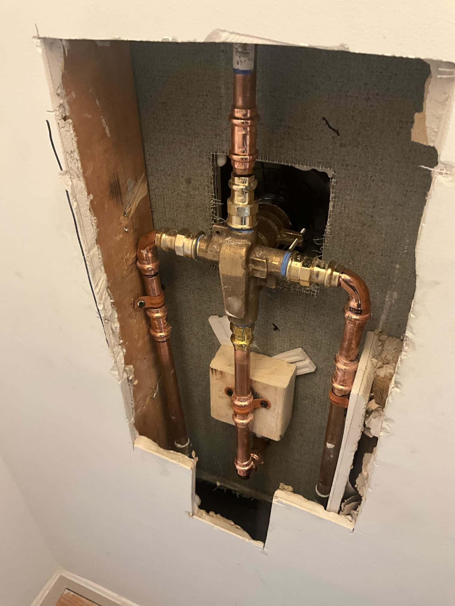 Trust Akian Plumbing, Heating, Cooling & Electric for expert plumbing solutions, where quality and professionalism meet every client's needs.