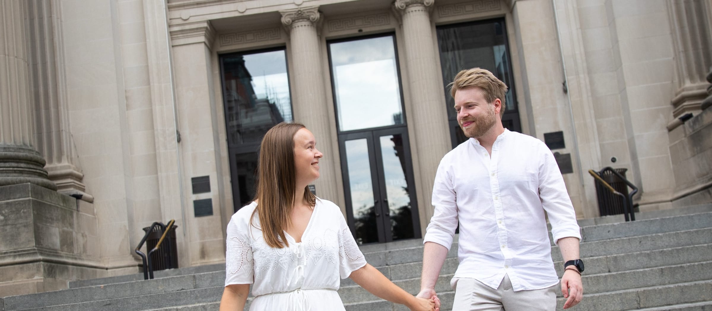 Maarten and Femke walking hand in hand down the steps of the Met