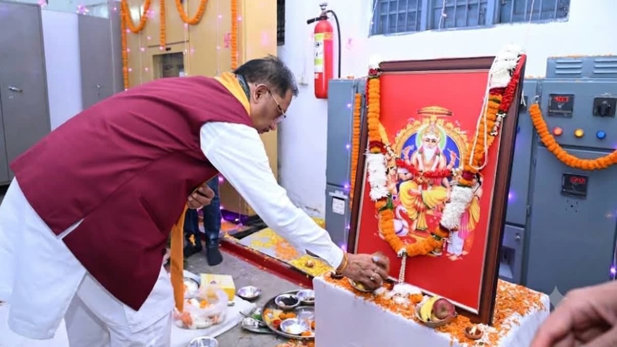 मुख्यमंत्री निवास में भगवान विश्वकर्मा की विधि-विधान से पूजा-अर्चना, प्रदेश की सुख-समृद्धि और खुशहाली की कामना की
