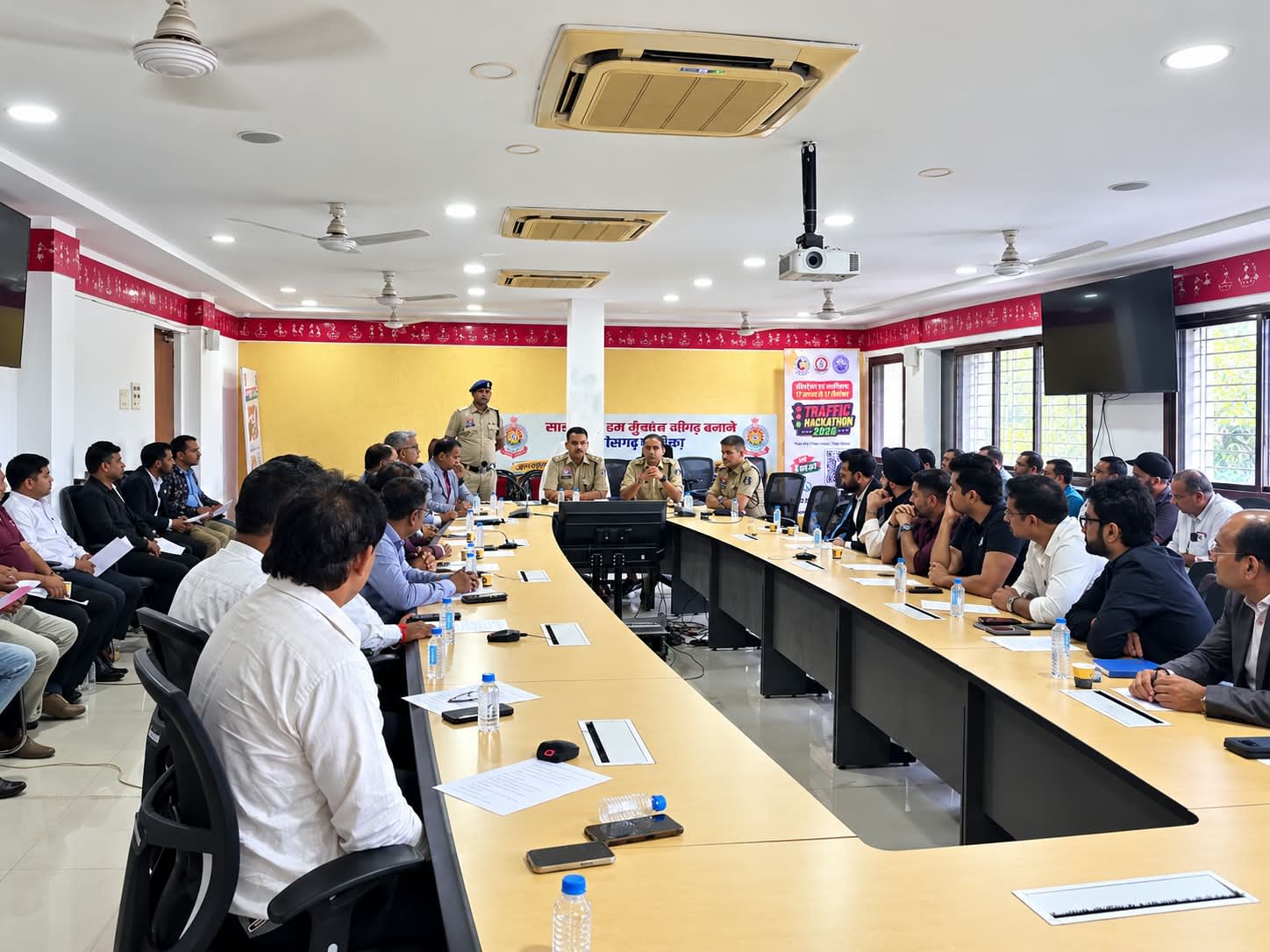 DCP सेंट्रल जोन ने होटल-बार संचालकों की ली बैठक, गेस्ट की ID और मोबाइल नंबर रिकॉर्ड करना अनिवार्य