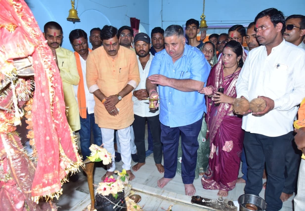 राजेश अग्रवाल ने मंदिरों में की पूजा-अर्चना, प्रदेश की सुख-समृद्धि के लिए की प्रार्थना