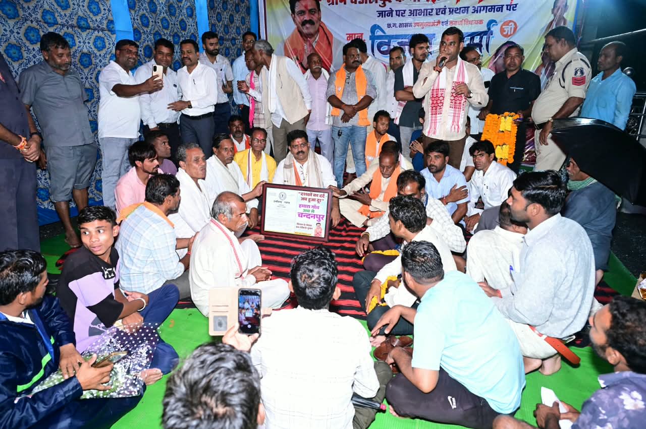 चंडालपुर अब ‘चंदनपुर’: वर्षों पुरानी मांग पूरी, गांव पहुंचकर उप मुख्यमंत्री विजय शर्मा ने सौंपा राजपत्र