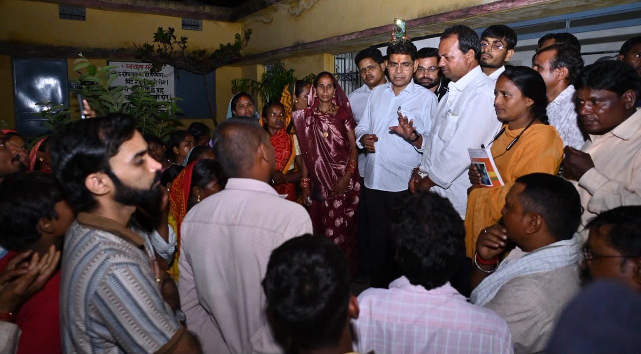 बाढ़ प्रभावित गांवों में पहुंचे राजस्व मंत्री टंक राम वर्मा, हरसंभव मदद का भरोसा
