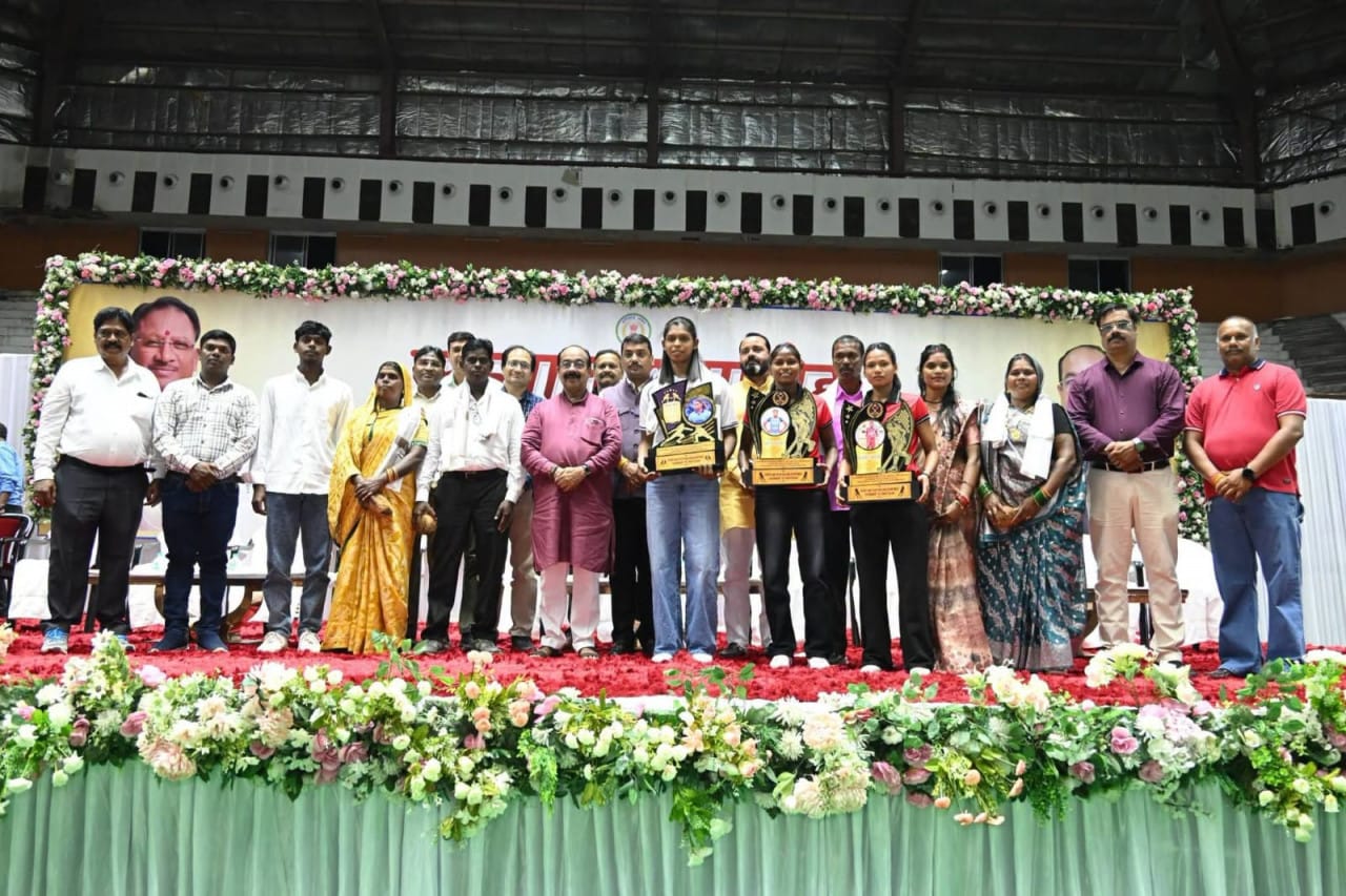 बहतराई खेल अकादमी के अंतरराष्ट्रीय पदक विजेता खिलाड़ियों का सम्मान, उपमुख्यमंत्री अरुण साव ने बढ़ाया हौसला