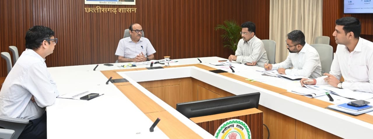मुख्य सचिव की अध्यक्षता में प्रधानमंत्री आवास योजना की समीक्षा बैठक संपन्न