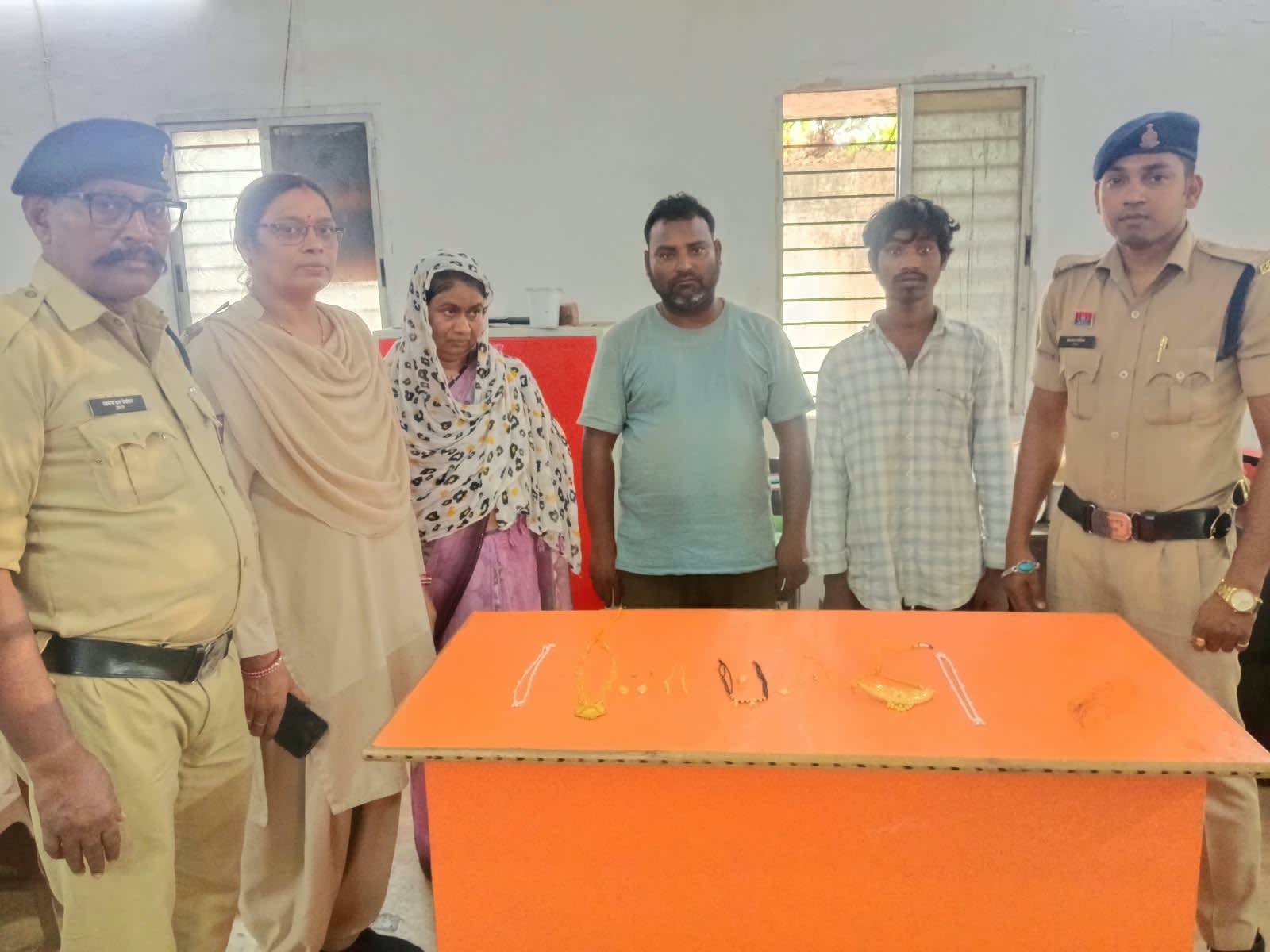 रायपुर में सूने मकानों को निशाना बनाने वाले 3 आरोपी गिरफ्तार, महिला भी शामिल; 7 लाख के सोने-चांदी के जेवर बरामद