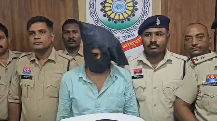 सूरजपुर दोहरे हत्याकांड का खुलासा: 13 दिन बाद मां-बेटे की हत्या का आरोपी गिरफ्तार, सहेली का पति ही निकला हत्यारा