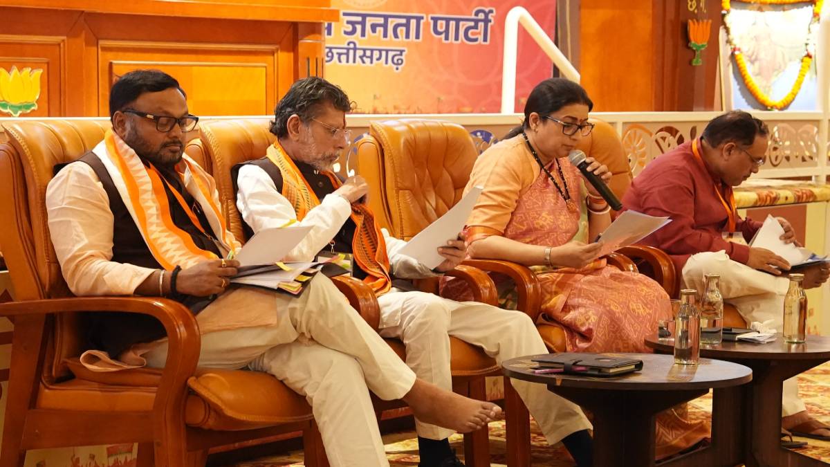 स्मृति ईरानी का बड़ा बयान, ‘मिशन-2028’ के लिए बूथ स्तर तक संगठन मजबूत करने पर जोर