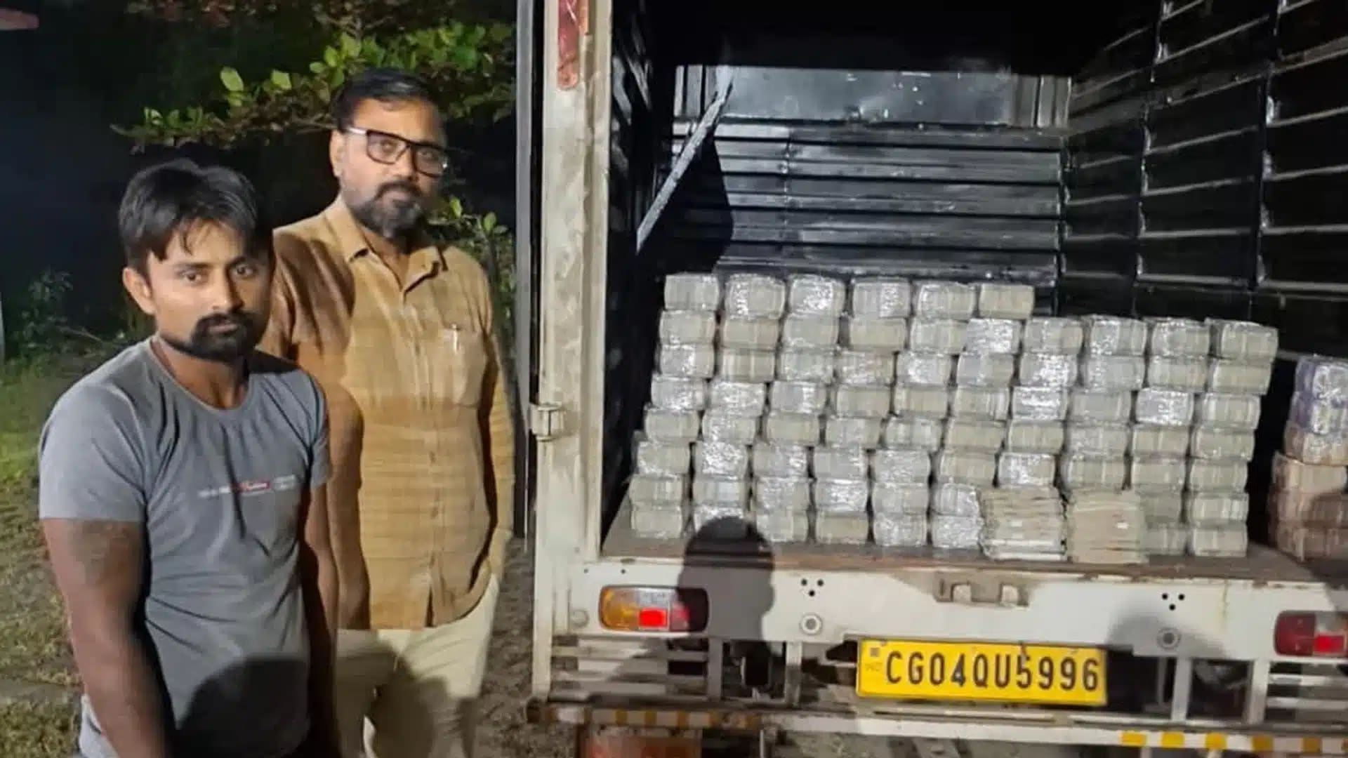 दुर्ग पुलिस ने जब्त किए 4 करोड़ रुपये, ट्रांसपोर्ट कंपनी ने गुजरात में कर्मचारियों को भुगतान के लिए रकम भेजने की बात कही; हवाला नेटवर्क को लेकर कई दावे