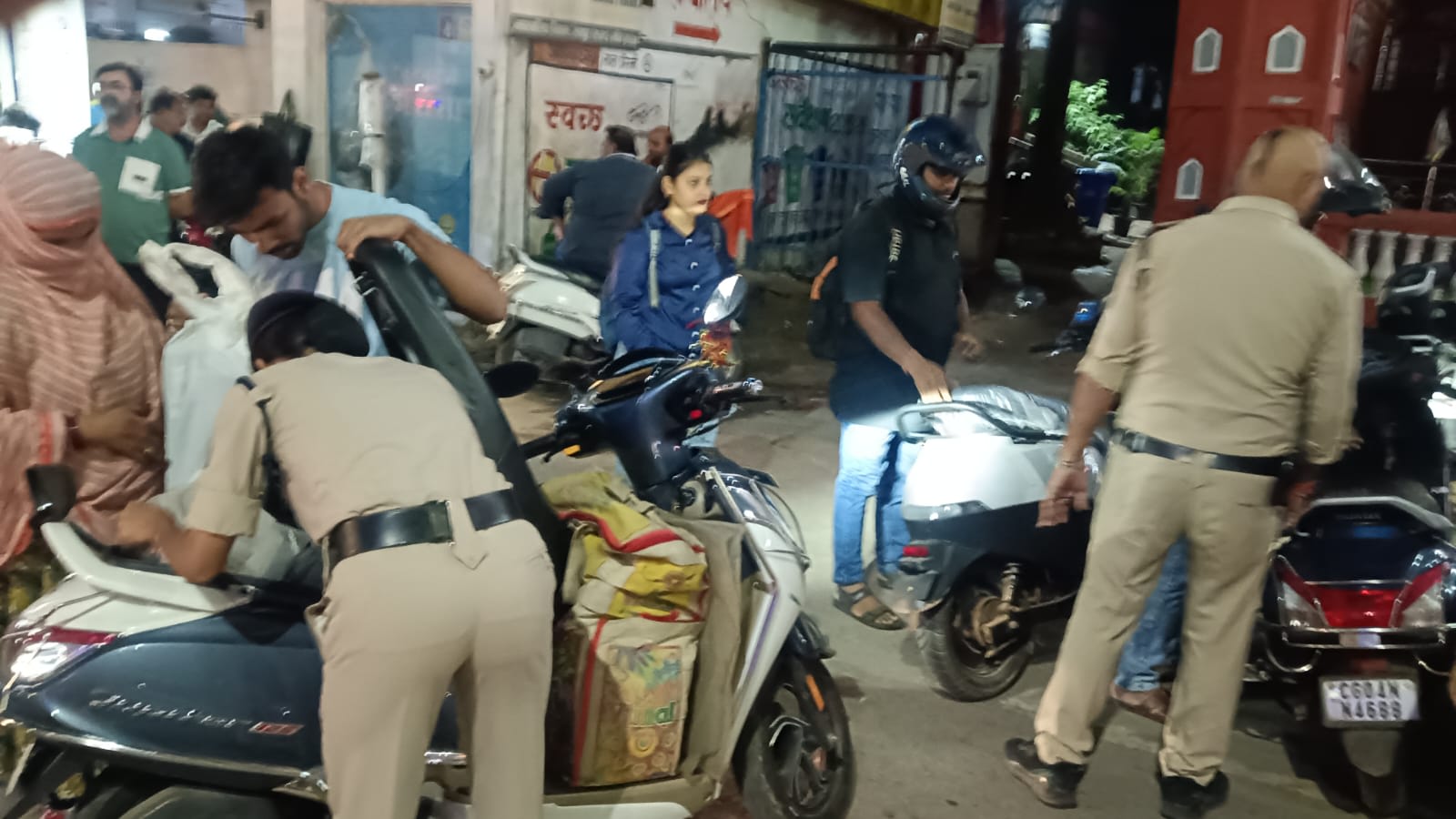 रायपुर में ट्रैफिक पुलिस का बड़ा एक्शन, प्रतिबंधित मार्ग पर दौड़ रहे 27 ऑटो और ई-रिक्शा पर कार्रवाई