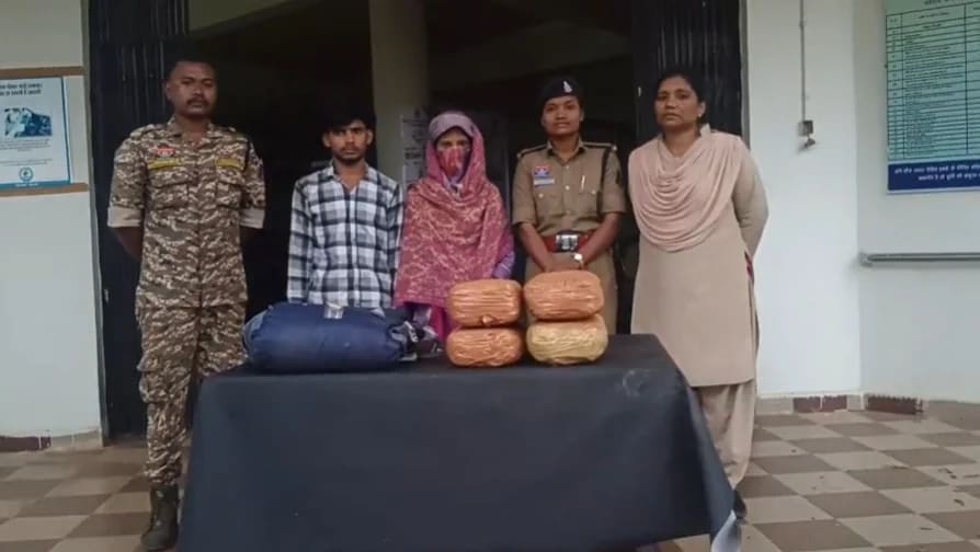 ओडिशा से गांजा लेकर मथुरा जा रहे पति-पत्नी गिरफ्तार, बस्तर पुलिस ने 4.25 लाख का गांजा किया जब्त