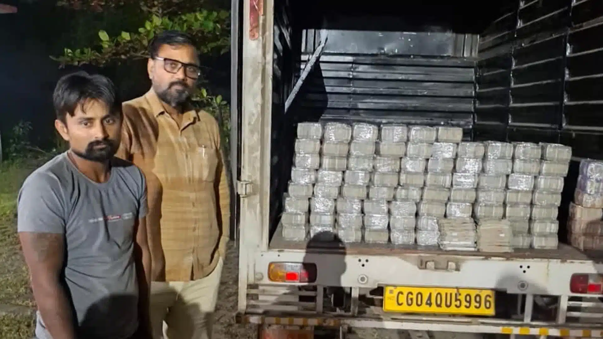 दुर्ग पुलिस ने जब्त किए 4 करोड़ रुपये, ट्रांसपोर्ट कंपनी ने गुजरात में कर्मचारियों को भुगतान के लिए रकम भेजने की बात कही; हवाला नेटवर्क को लेकर कई दावे