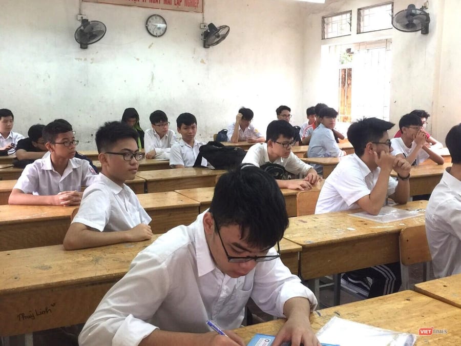 Quảng Bình: Đình chỉ công tác coi thi với 2 cán bộ giám thị ký nhầm