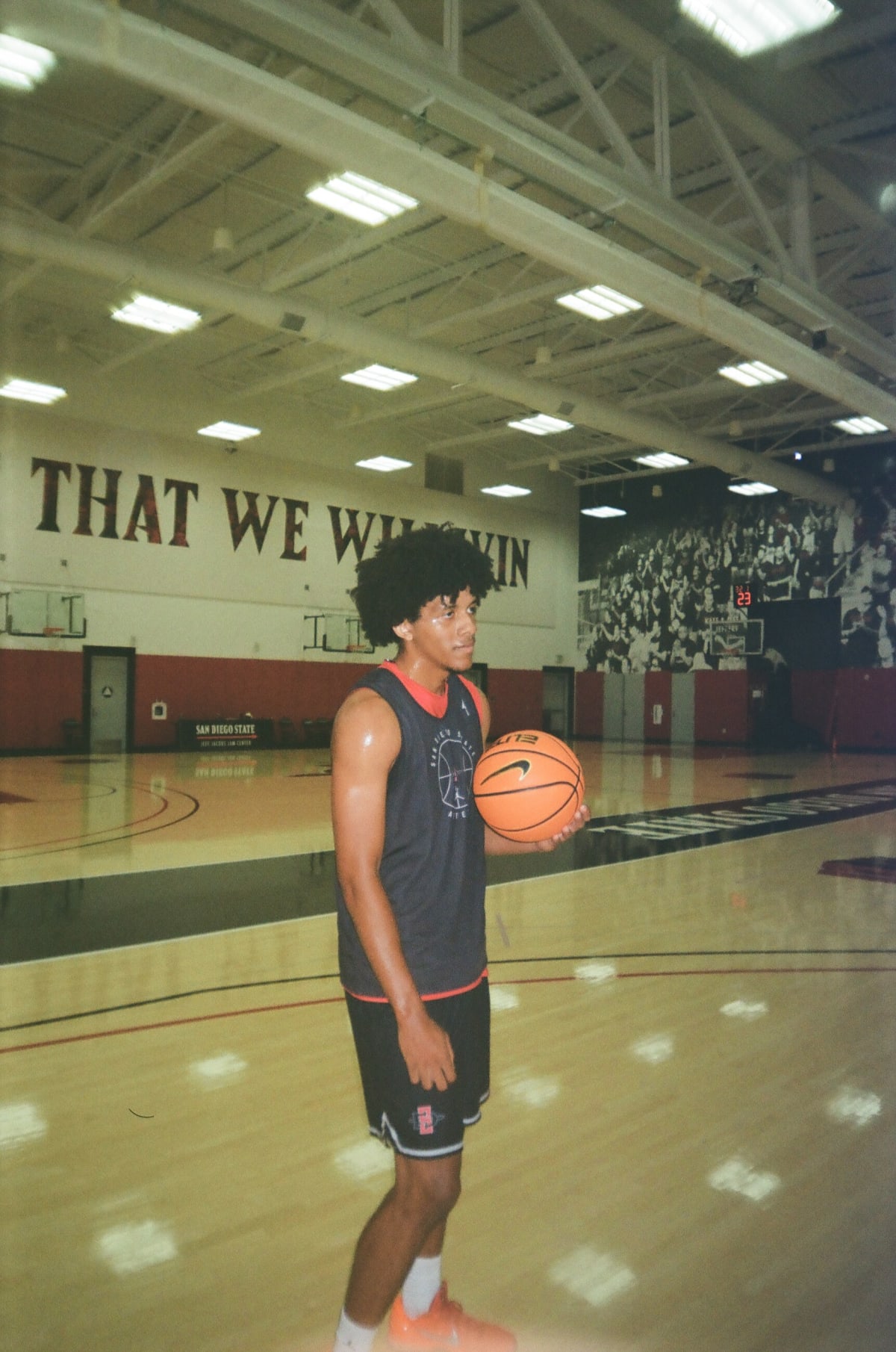 Tecs on Film — Aztec Basketball — 35mm
