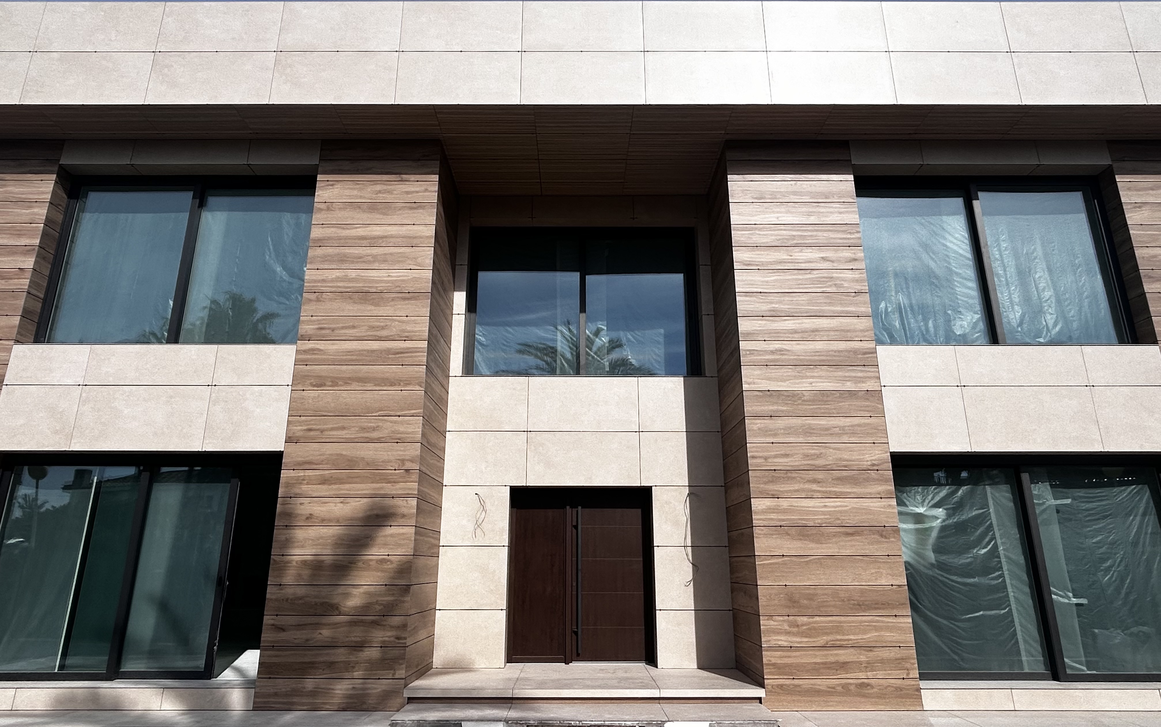 Instalación fachada ventilada en villa de lujo — empresa fachadas ventiladas Alicante Elite Master GV