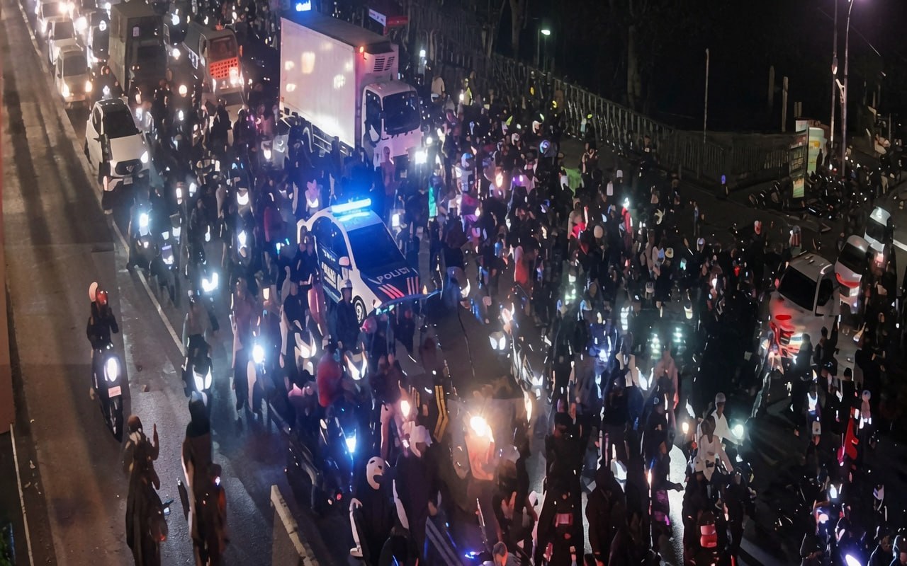 Konvoi Motor Padati Sarinah hingga Bundaran HI, Polisi Bubarkan Kerumunan yang Tutup Tiga Lajur